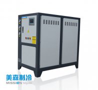 中溫水冷柜式冷水機組（0~-15℃）